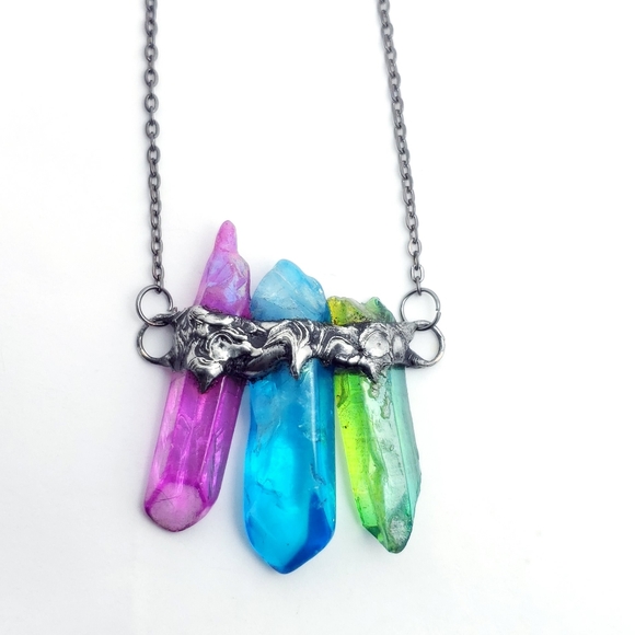 Rainbow aura quartz crystal necklace - Picture 3 of 8